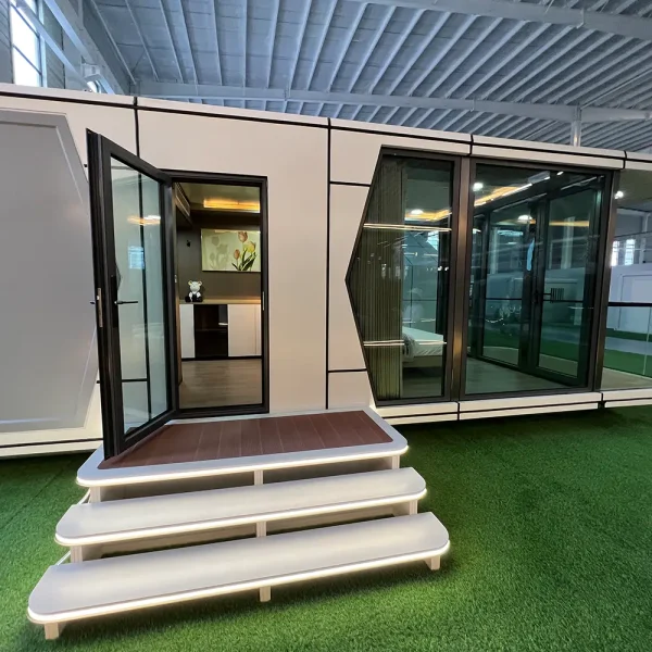 CAPSULE HOUSE